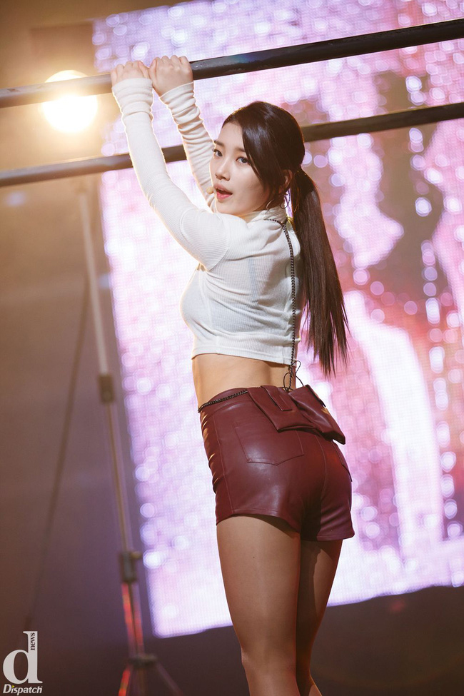 Tuy nhiên bằng nét đẹp ngọc ngà hiếm có của mình, Suzy được một nhân viên của JYP Entertainment giữ lại và trao cho cô vai trò thực tập sinh