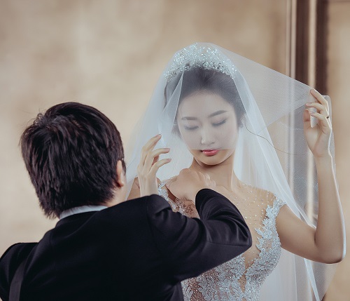 Ảnh cưới lung linh của hoa hậu Việt lấy chồng hơn 19 tuổi - 4