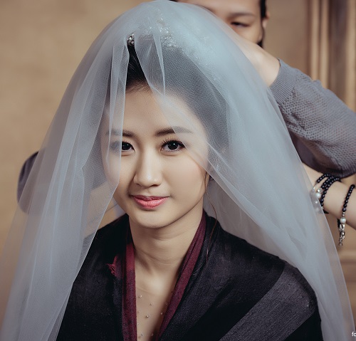 Ảnh cưới lung linh của hoa hậu Việt lấy chồng hơn 19 tuổi - 10