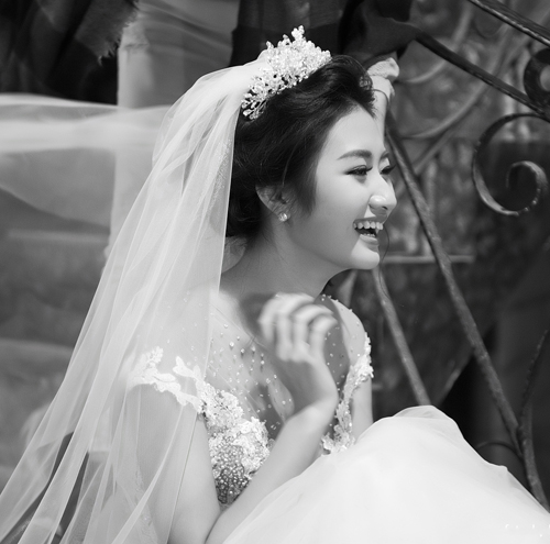 Ảnh cưới lung linh của hoa hậu Việt lấy chồng hơn 19 tuổi - 7