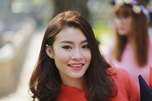 Vòng eo 56 của Ngọc Trinh phải &#34;chào thua&#34; cô gái 21 tuổi này - 9