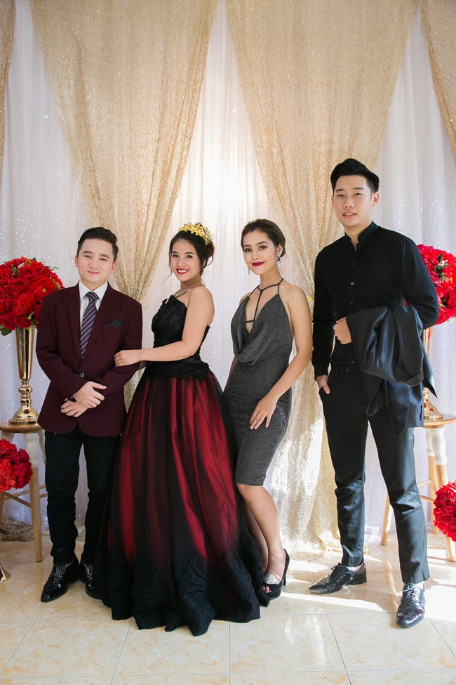 Chiều cao thực sự của Phan Mạnh Quỳnh bị "dìm hàng" trong bức ảnh thực tế cùng "cô dâu".