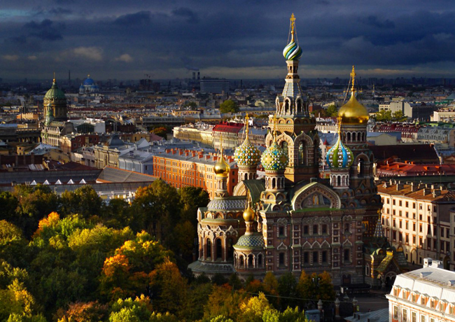 Buổi sáng mùa thu ở nhà thờ Spilt Bloo, Saint Petersburg, Nga. 