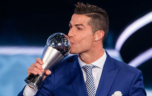 Ronaldo 3 lần hạ  đẹp Messi 2016: Quyền lực tuyệt đối - 1