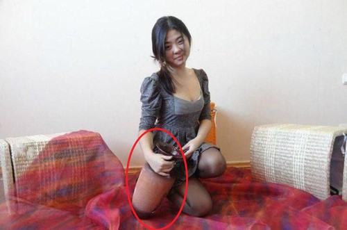 Bức ảnh "cô gái 3 chân" khiến dân mạng hoang mang - 2