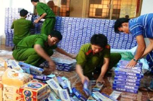 10 ngày xử lý gần 2.000 vụ vi phạm hàng hóa - 1