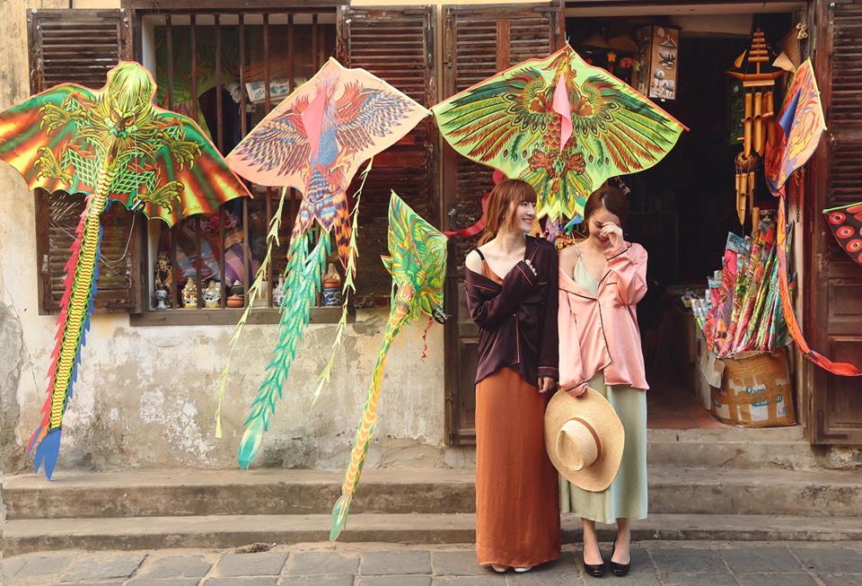 Ngắm gu mặc "Chị lạc - Em trôi" của Yến Trang, Yến Nhi - 3