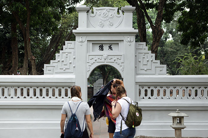 “Quét vôi lại Văn Miếu để thu hút du khách” - 1