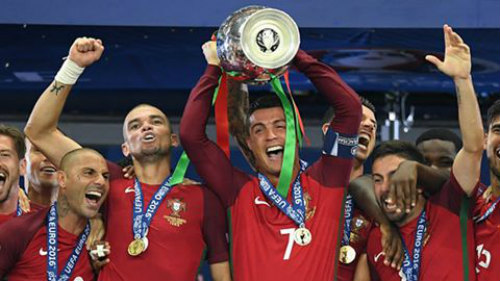 Tin HOT bóng đá tối 11/1: Ronaldo hay nhất lượt đi - 2