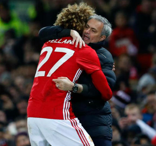 MU: Mourinho tâng bốc Fellaini, muốn fan &#34;nuốt chửng&#34; Liverpool - 2