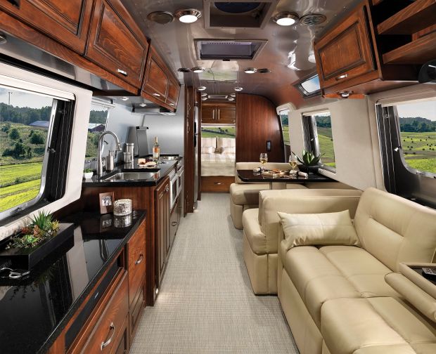 Airstream trình làng mẫu xe du lịch siêu khủng - 2