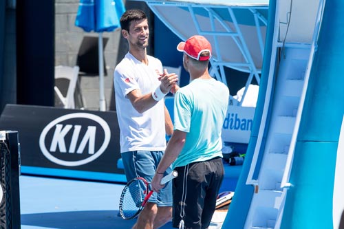 Australian Open: Siêu sao “căng mình” chạy đà - 1