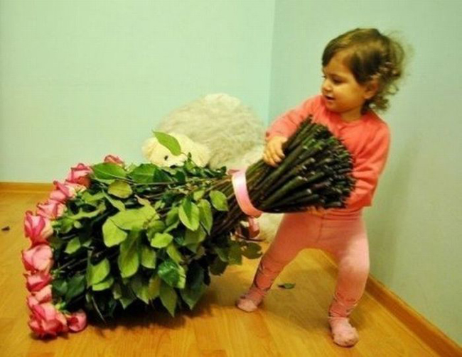 Lần sau tặng hoa thì tặng bó bé thôi nhé.