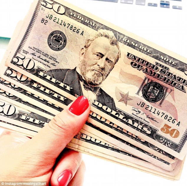 Sửng sốt cuộc sống xa xỉ của hội gái đẹp nức tiếng Instagram - 6