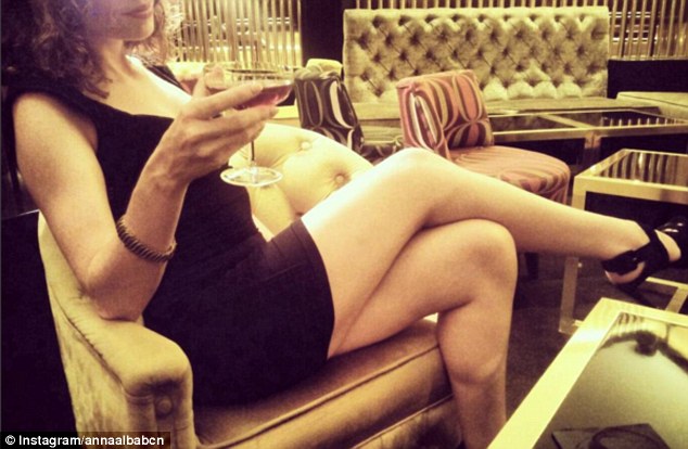 Sửng sốt cuộc sống xa xỉ của hội gái đẹp nức tiếng Instagram - 2