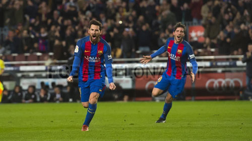 Messi 3 trận 3 siêu phẩm đá phạt: Đấng cứu thế của Barca - 1