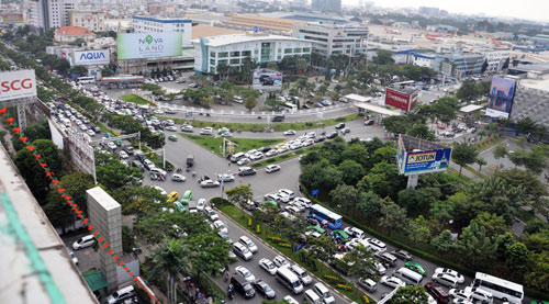 Sân bay Tân Sơn Nhất: Trong đông nghẹt, ngoài đường kẹt xe dữ dội - 3