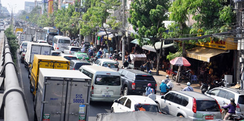 Sân bay Tân Sơn Nhất: Trong đông nghẹt, ngoài đường kẹt xe dữ dội - 8