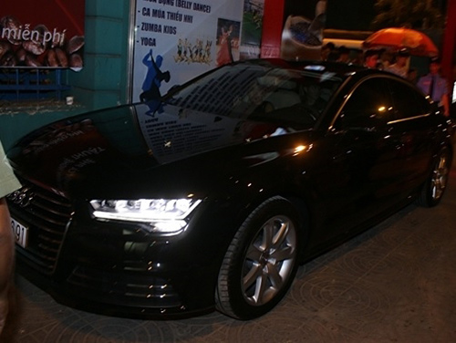 Mới đầu năm, mỹ nữ Việt đua nhau sắm siêu xe, biệt thự - 7