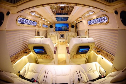 Mới đầu năm, mỹ nữ Việt đua nhau sắm siêu xe, biệt thự - 9