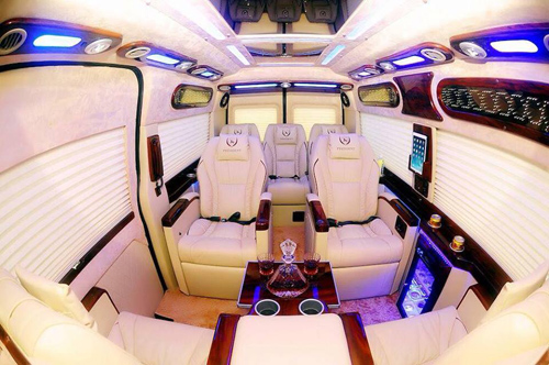 Mới đầu năm, mỹ nữ Việt đua nhau sắm siêu xe, biệt thự - 10