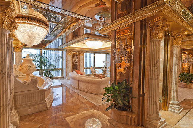 Donald Trump cùng gia đình sống trong căn hộ Penthouse 3 tầng trên cùng của tòa nhà.