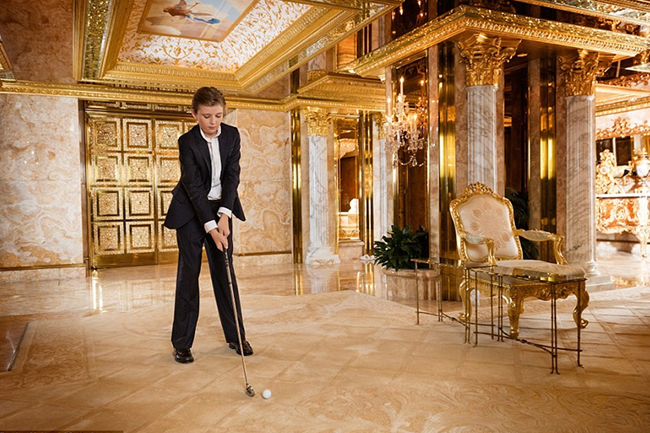 Căn nhà rộng tới nỗi, Barron có thể tập chơi golf trong nhà.