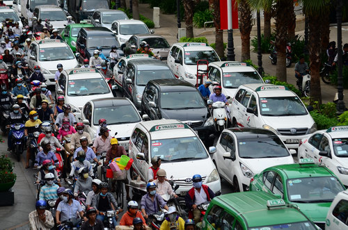 Năm 2016, Việt Nam tiêu thụ hơn 304.000 xe ô tô - 1