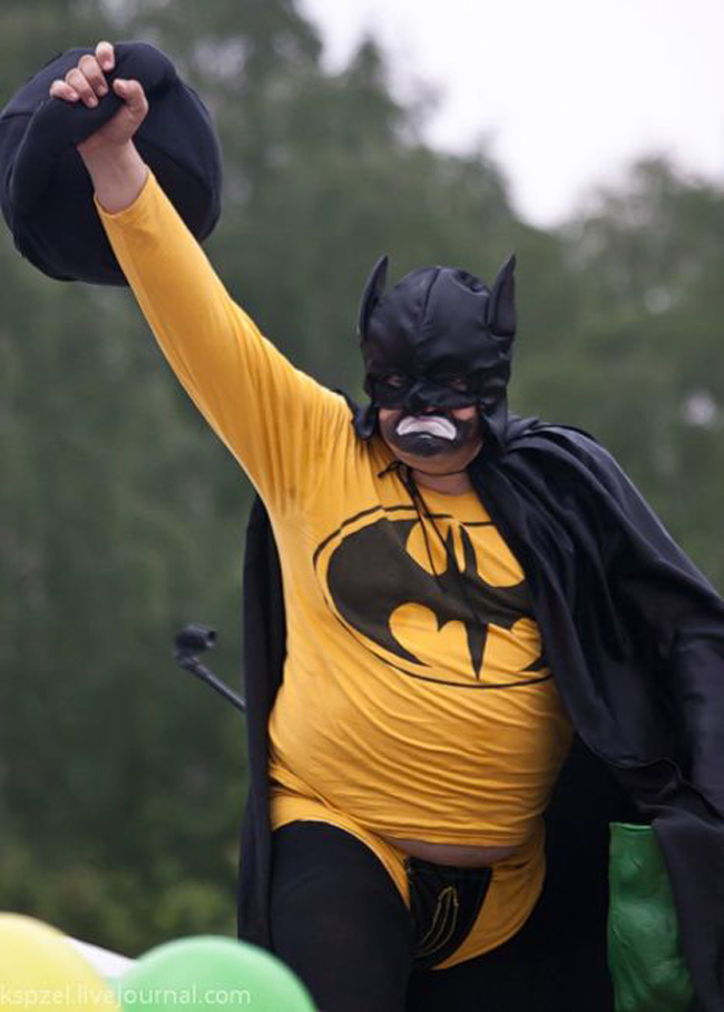 Wow, "Batman" có trang phục mới kìa.