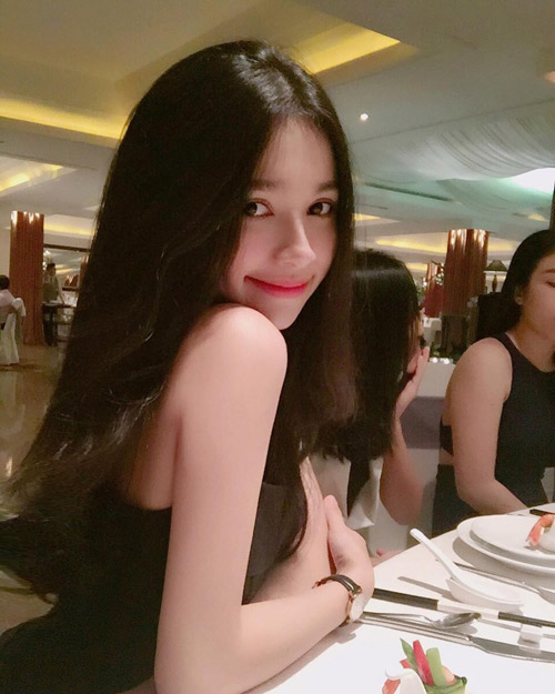 Trấn Thành có &#34;lung lay&#34; trước fan nữ giống hệt Angela Baby? - 15