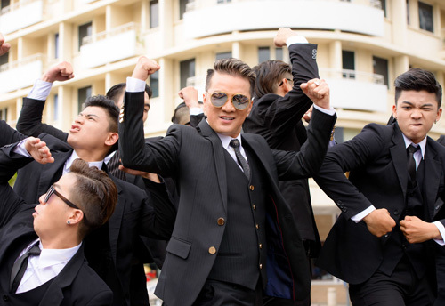 Bình Minh cởi áo khoe body trong MV của Mr Đàm - 8