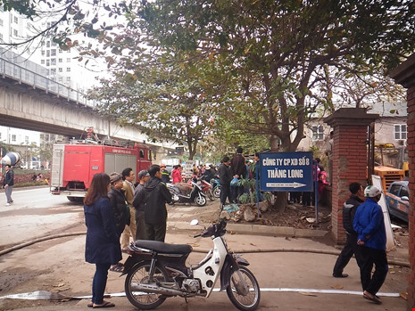 Cận tết, 'bà hỏa' thiêu rụi một căn nhà tại Hà Nội - 2