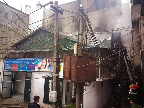 Cận tết, 'bà hỏa' thiêu rụi một căn nhà tại Hà Nội - 4