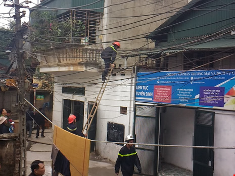 Cận tết, 'bà hỏa' thiêu rụi một căn nhà tại Hà Nội - 5