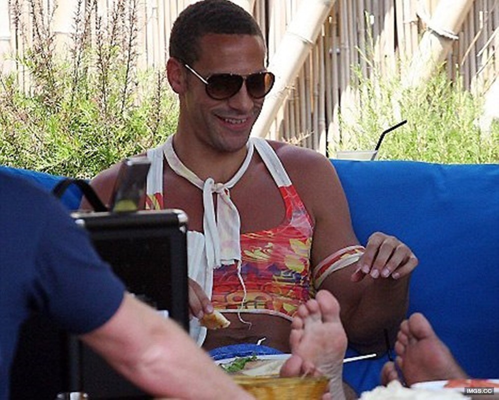 Style nữ tính của CR7 và các danh thủ hàng đầu thế giới - 5