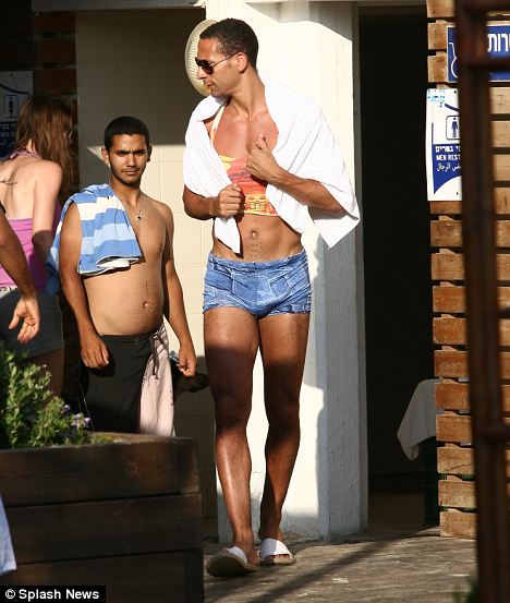 Style nữ tính của CR7 và các danh thủ hàng đầu thế giới - 6