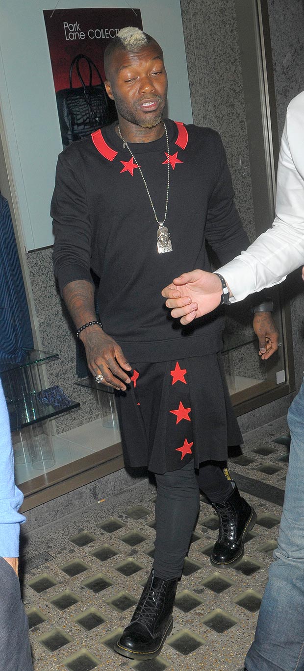 Style nữ tính của CR7 và các danh thủ hàng đầu thế giới - 9