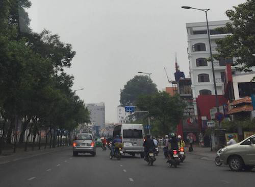 Bầu trời Sài Gòn xám xịt lạ thường: 8h như 5h sáng - 11