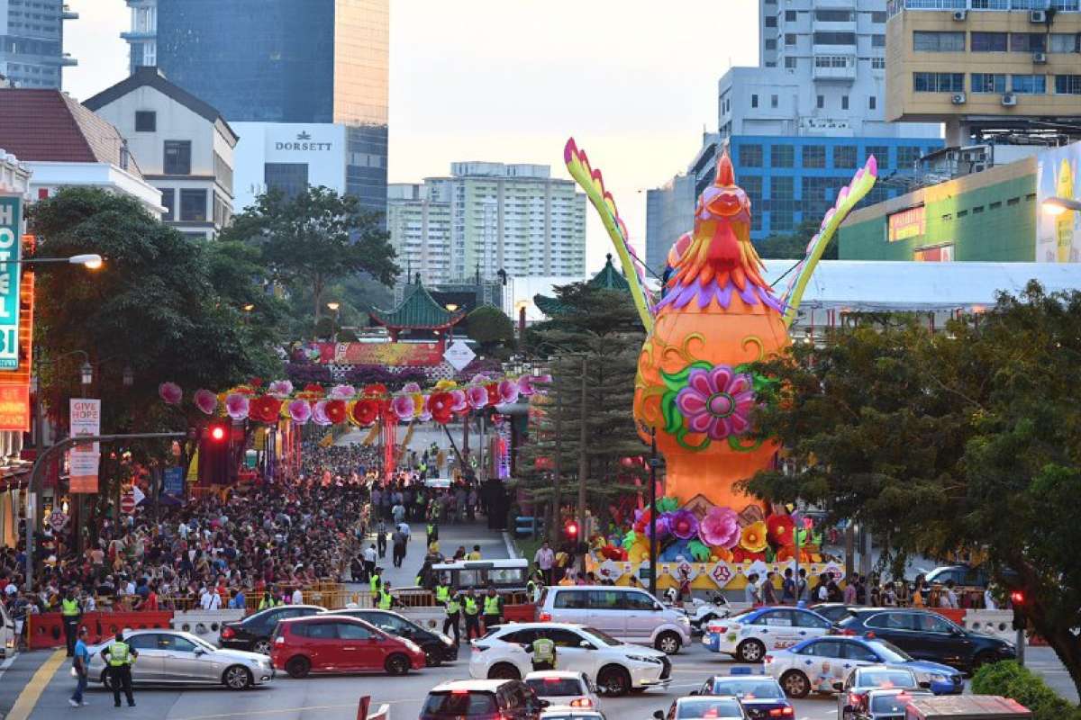 Khu phố Hoa ở Singapore trang trí rực rỡ đón Tết con gà - 1
