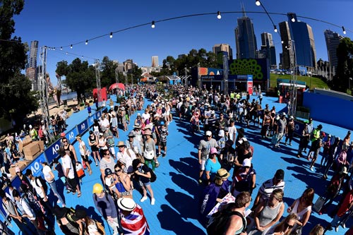 Australian Open 2017: Nóng hừng hực ngày khai màn - 1