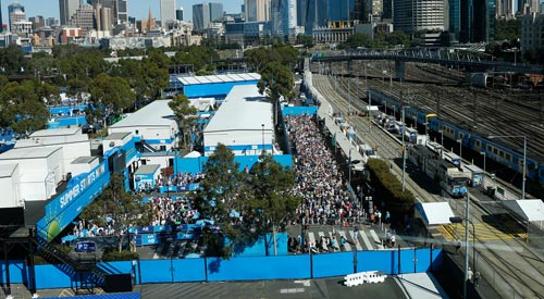 Australian Open 2017: Nóng hừng hực ngày khai màn - 5