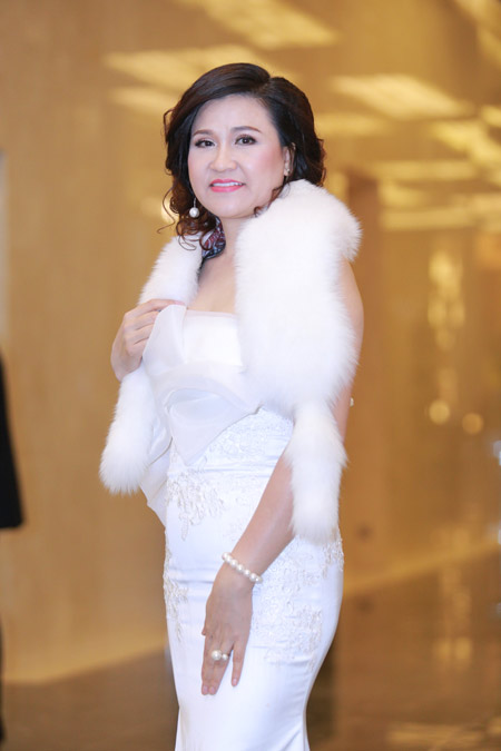 Á hoàng Thu Lộc rạng rỡ trong đêm dạ tiệc Lady Luxury Night - 1