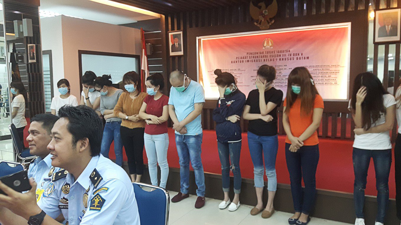 Indonesia bắt giữ hàng chục phụ nữ Việt, nghi là gái mại dâm - 1