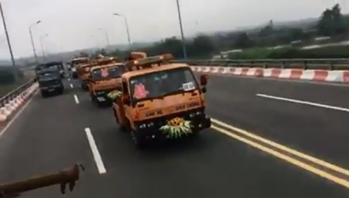 Màn rước dâu bằng dàn xe cứu hộ gây choáng ở Vĩnh Phúc - 2