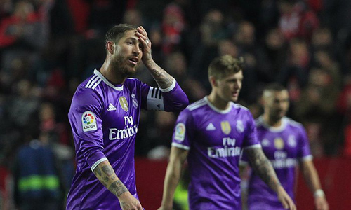 Real Madrid hết bất bại: Quẳng gánh lo đi mà... đá - 2