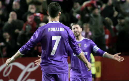 Real: Ronaldo văng tục với Ramos, sóng ngầm lại nổi - 1