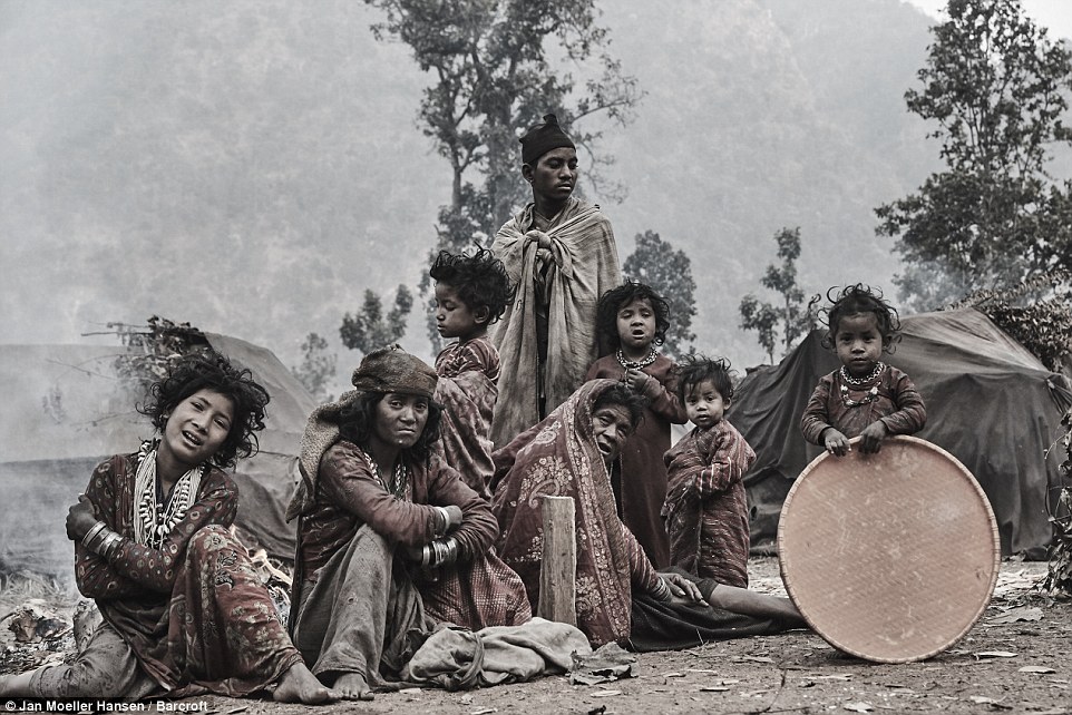 Nepal: Kỳ lạ bộ lạc cổ xưa di cư mỗi khi có người qua đời - 1