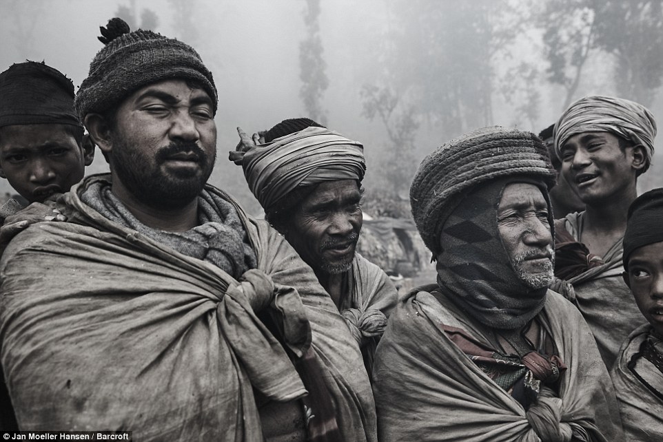 Nepal: Kỳ lạ bộ lạc cổ xưa di cư mỗi khi có người qua đời - 4