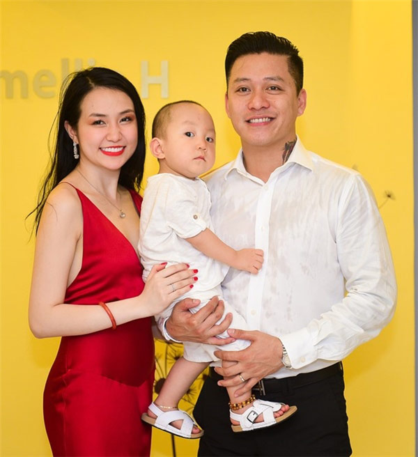 Ca sĩ Tuấn Hưng: Hiện tượng lạ lùng bậc nhất Vbiz - 3