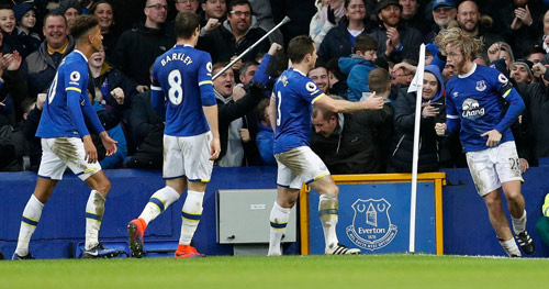 Everton - Man City: Choáng váng những cú đấm uy lực - 1